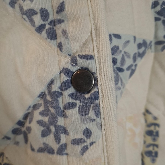 Z Supply Quilted Jacket Womens Medium White Blue Floral Patchwork Snap Pockets - Picture 7 of 16